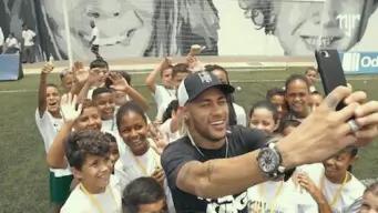 images/2023/series/Neymar_The_Perfect_Chaos_compressed-images/Neymar_The_Perfect_Chaos_3.webp